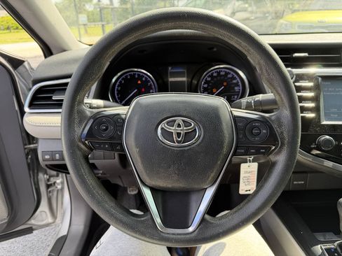 Used 2018 Toyota Camry LE FWD image 14