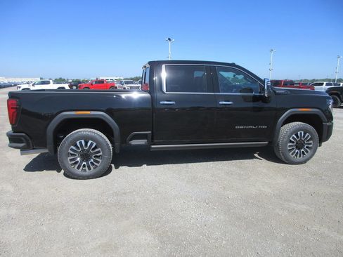 New 2026 GMC Sierra 2500 Denali Ultimate AWD/4WD image 3