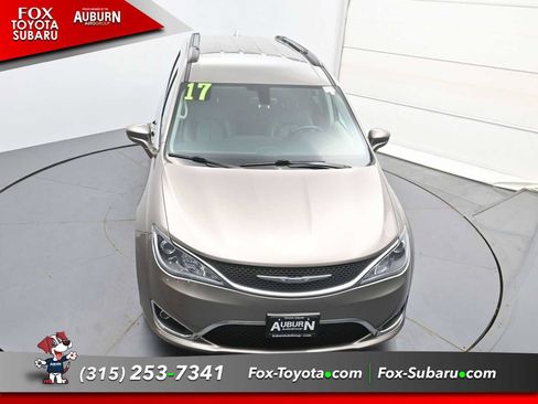 Used 2017 Chrysler Pacifica Touring-L FWD image 31