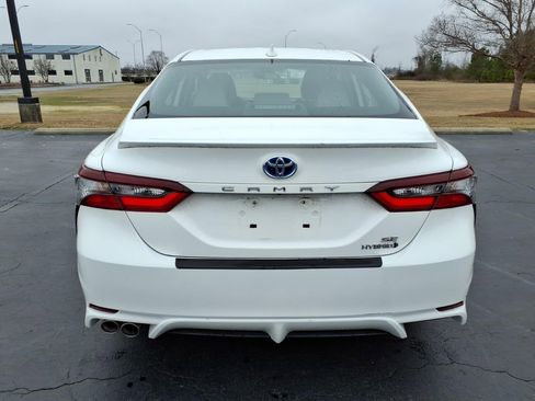 Used 2022 Toyota Camry SE w/ Cold Weather Package image 4