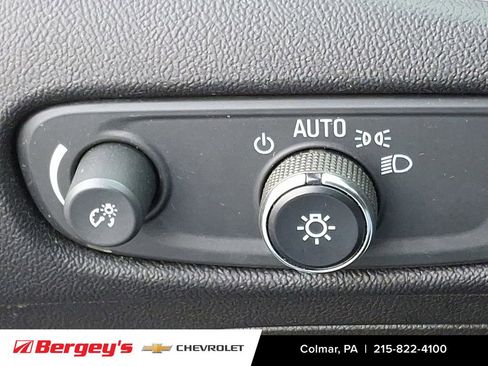 Used 2022 Chevrolet Malibu LT image 28