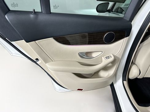 Used 2021 Mercedes-Benz GLC 300 w/ Premium Package image 26