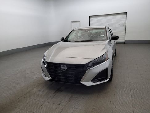 Used 2025 Nissan Altima 2.5 SV FWD image 15