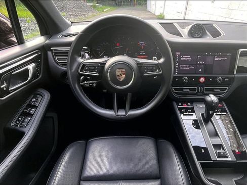 Certified 2023 Porsche Macan AWD/4WD image 11