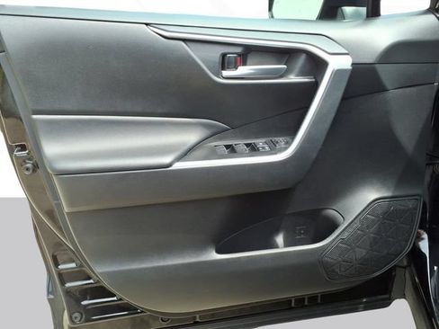 Used 2025 Toyota RAV4 XLE FWD image 10