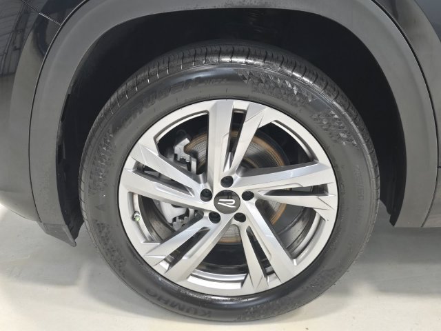 Used 2024 Volkswagen Atlas Cross Sport SEL R-Line AWD/4WD image 6