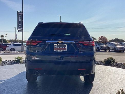 Used 2023 Chevrolet Traverse LS image 4