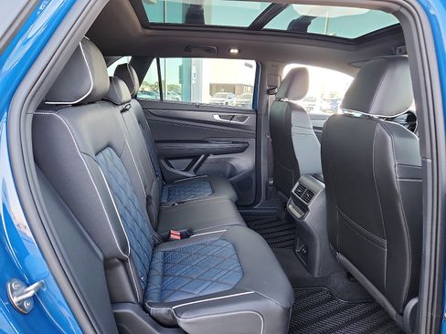 Used 2025 Volkswagen Atlas Cross Sport SEL Premium R-Line image 14