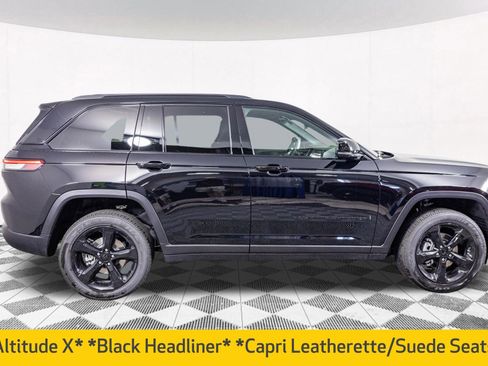 New 2025 Jeep Grand Cherokee Altitude image 9