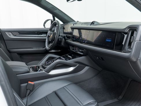 Certified 2024 Porsche Cayenne Turbo image 30