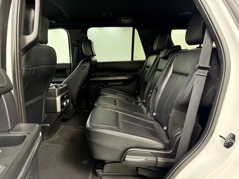 Used 2019 Ford Expedition XLT w/ Equipment Group 201A AWD/4WD image 21