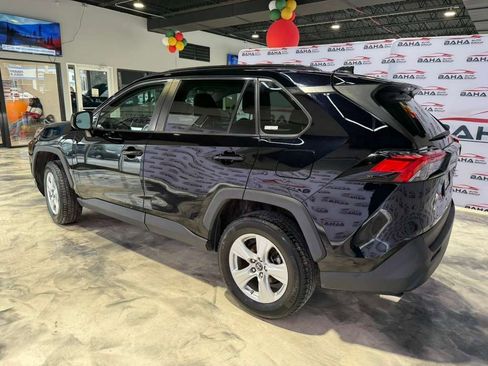 Used 2021 Toyota RAV4 LE image 9