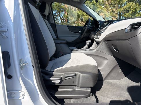 Used 2024 Chevrolet Equinox LS w/ LS Convenience Package image 31