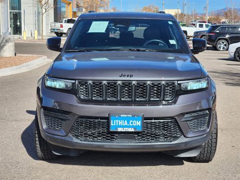 Used 2023 Jeep Grand Cherokee Altitude image 4