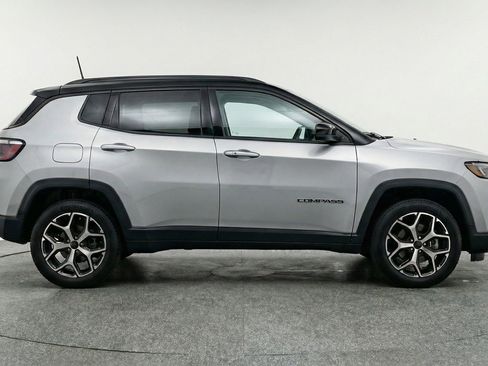 Used 2025 Jeep Compass Limited AWD/4WD image 8