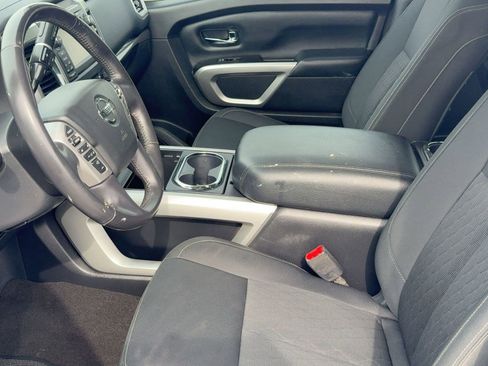Used 2018 Nissan Titan SV w/ SV Convenience Package image 20