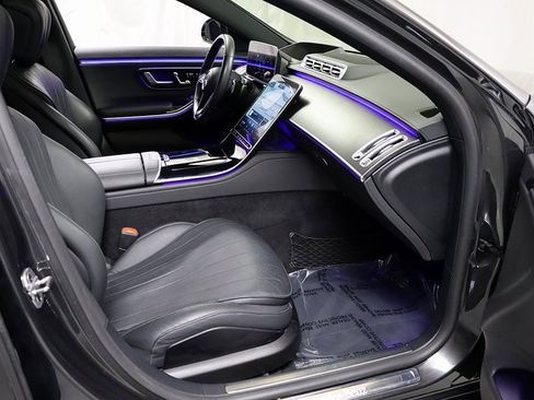 Certified 2022 Mercedes-Benz S 500 4MATIC w/ AMG Line Package image 36