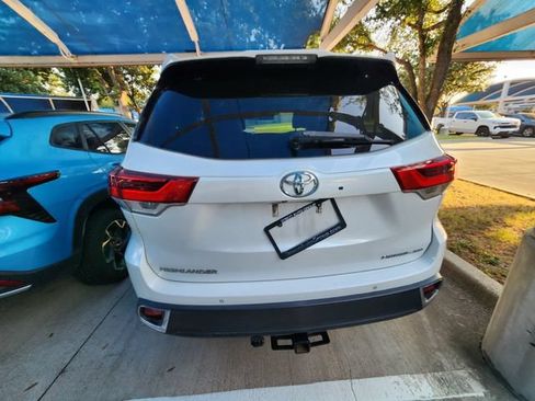 Used 2019 Toyota Highlander Limited Platinum AWD/4WD image 5