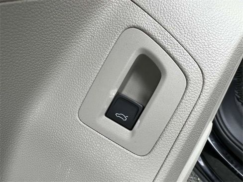 Used 2019 Volkswagen Atlas SE w/ Towing Package image 14