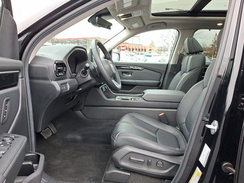 Certified 2025 Honda Pilot Touring image 14