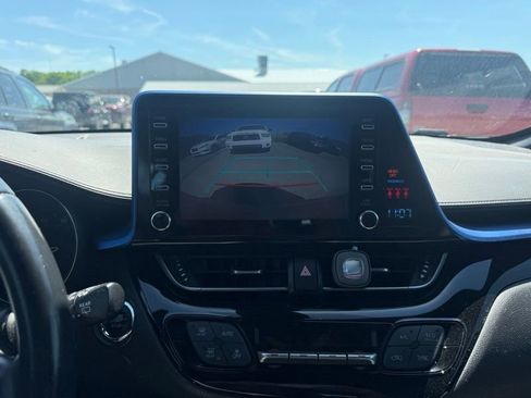 Used 2019 Toyota C-HR XLE FWD image 14