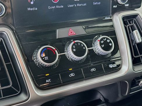 Used 2023 Kia Sorento LX image 20