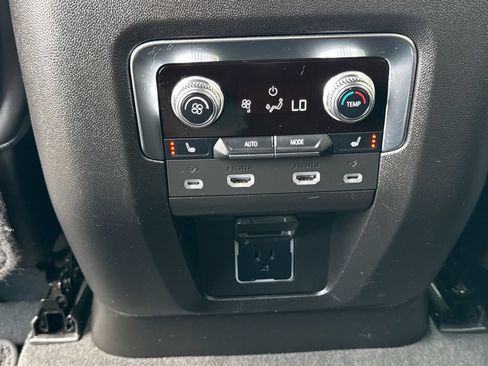 Used 2024 GMC Yukon Denali Ultimate AWD/4WD image 35