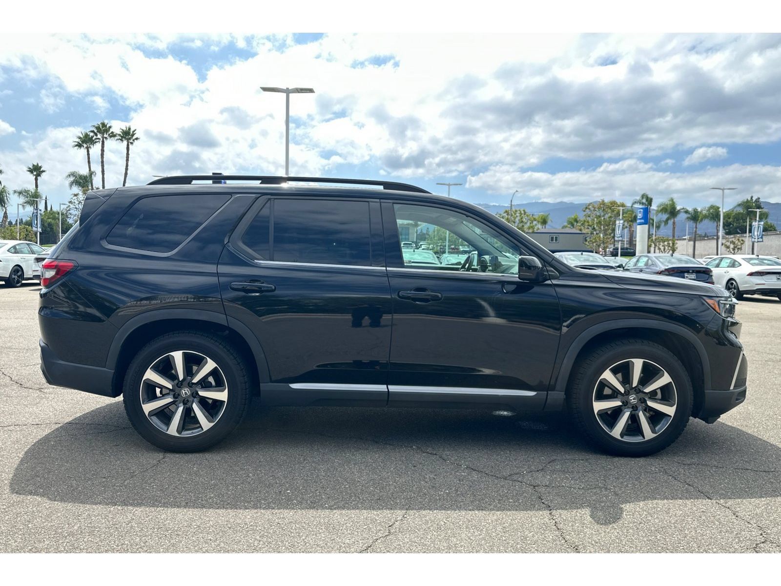 Used 2024 Honda Pilot Touring image 7