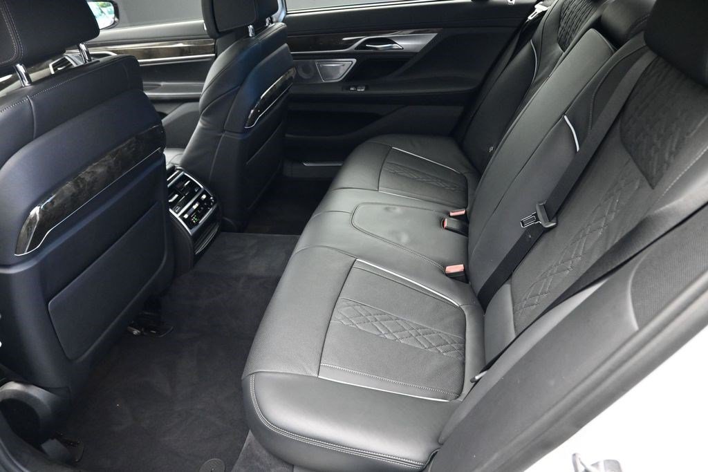 Used 2019 BMW 750i xDrive w/ Executive Package AWD/4WD image 17