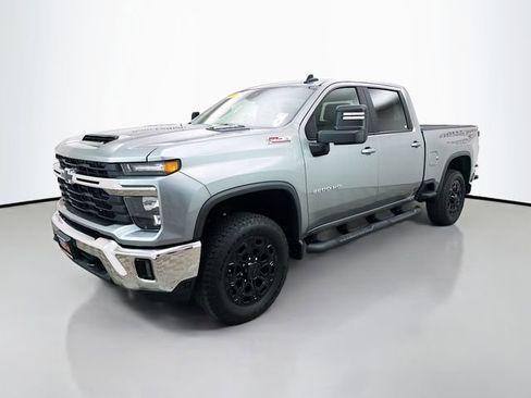 Used 2024 Chevrolet Silverado 2500 LT w/ Convenience Package image 4