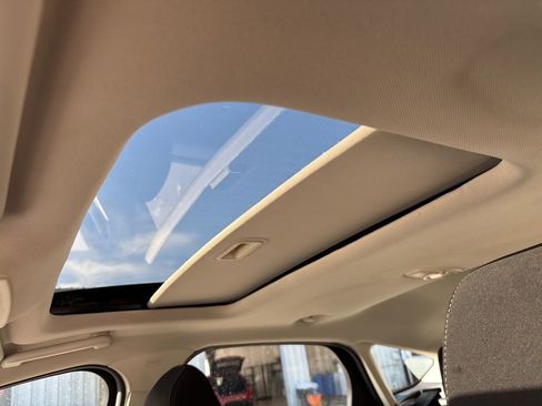 Used 2017 Ford Focus SEL image 4