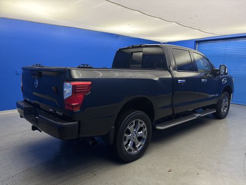 Used 2019 Nissan Titan SL w/ Chrome Package image 7