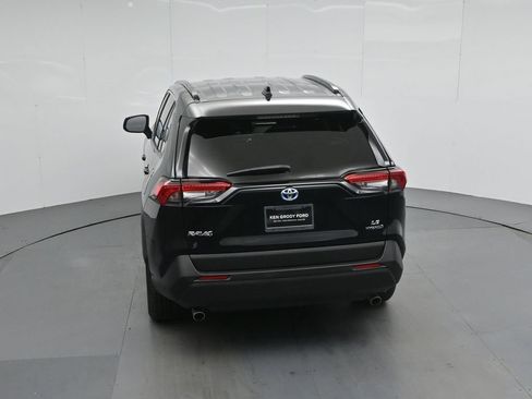 Used 2022 Toyota RAV4 LE AWD/4WD image 41