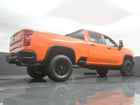 Used 2025 Chevrolet Silverado 2500 ZR2 w/ Technology Package AWD/4WD image 11