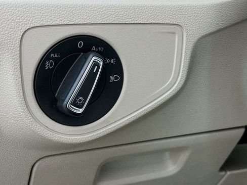 Used 2019 Volkswagen Atlas SE w/ Towing Package image 11