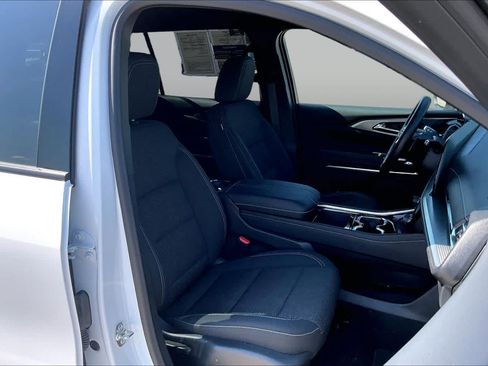 Certified 2026 Chevrolet Traverse LT FWD image 9