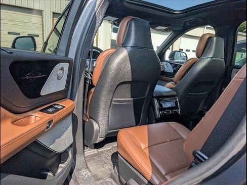 Used 2023 Lincoln Aviator Reserve w/ Equipment Group 201A image 16