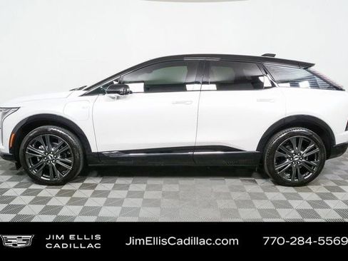 Used 2025 Cadillac Optiq Sport 2 w/ LPO, Floor Liner Package image 32