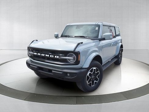 Used 2024 Ford Bronco Outer Banks AWD/4WD image 1