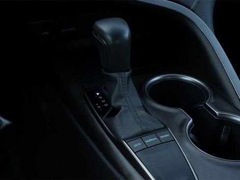 Used 2023 Toyota Camry SE image 14