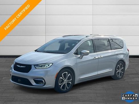 Used 2024 Chrysler Pacifica Pinnacle FWD image 8