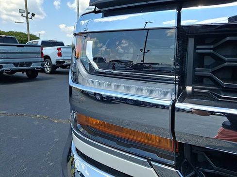Used 2018 Chevrolet Silverado 1500 LT w/ All Star Edition AWD/4WD image 9