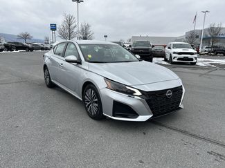 Used 2023 Nissan Altima 2.5 SV video 1