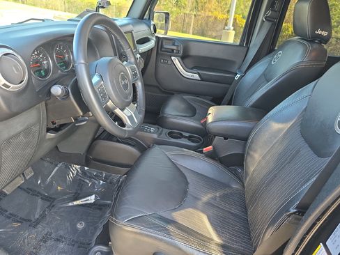 Used 2015 Jeep Wrangler Unlimited Sport image 16
