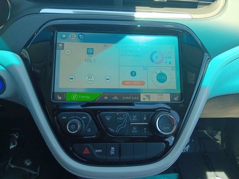 Used 2018 Chevrolet Bolt Premier w/ Driver Confidence II Package FWD image 18