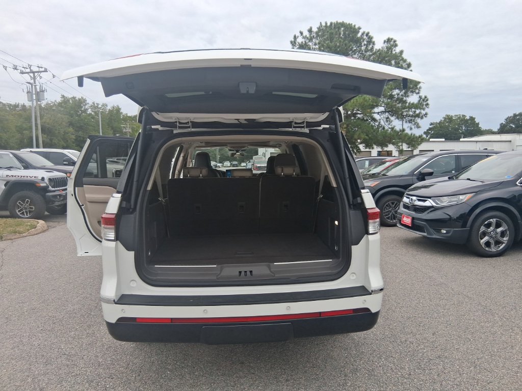 Used 2022 Lincoln Navigator L Reserve AWD/4WD image 21