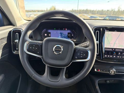 Used 2023 Volvo XC40 B5 Ultimate w/ Protection Package Premier AWD/4WD image 11