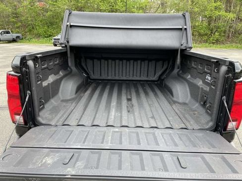 Used 2025 Chevrolet Colorado Z71 AWD/4WD image 15