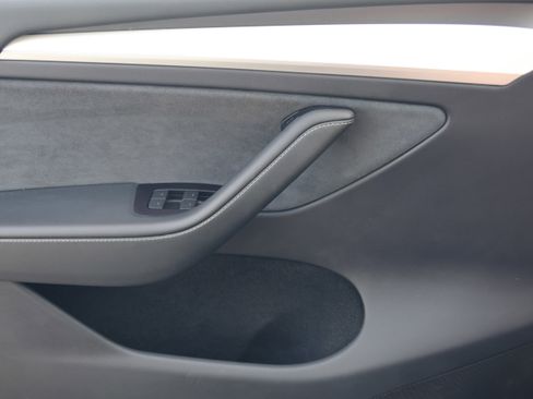 Used 2023 Tesla Model Y Long Range image 13