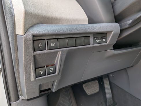 Used 2023 Toyota Sienna XLE image 12